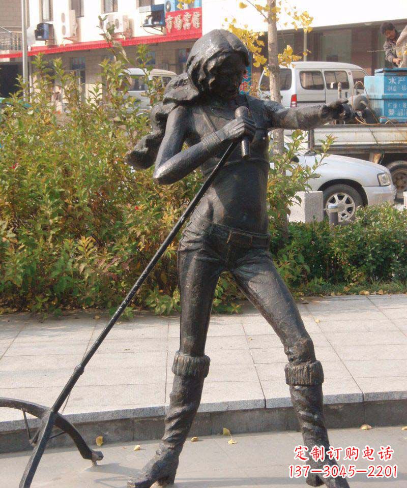 温州唱歌的女人街边景观铜雕