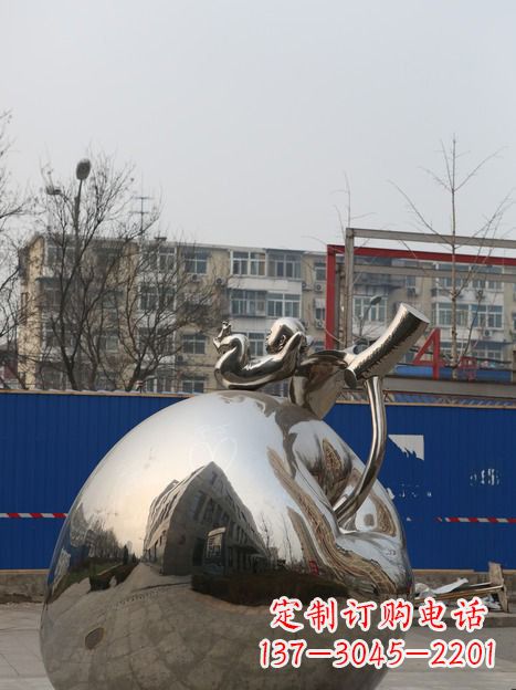 温州城市中的苹果雕塑