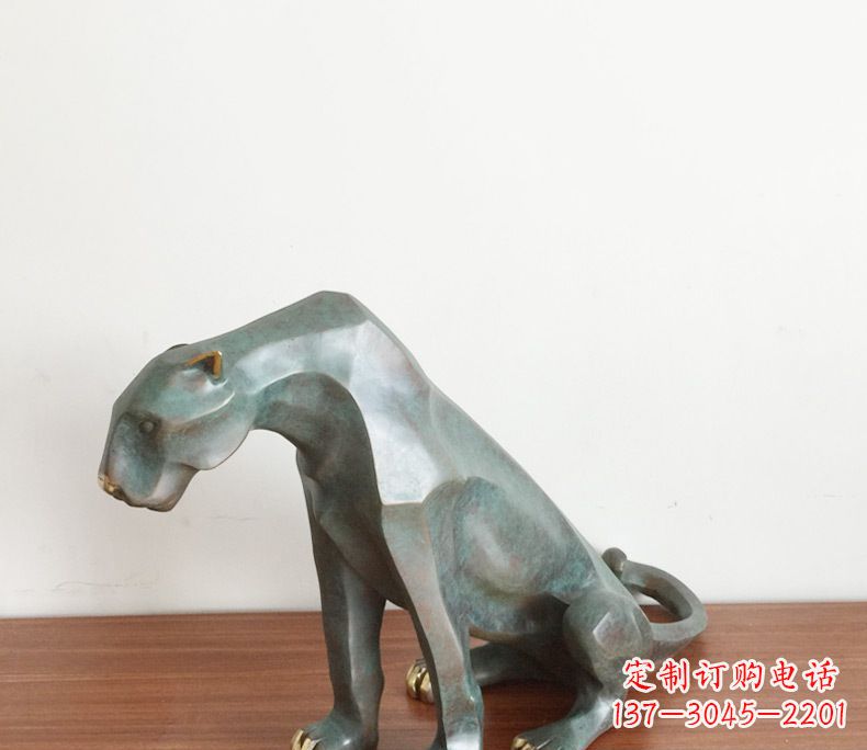 温州绚丽多彩的豹子动物铜雕