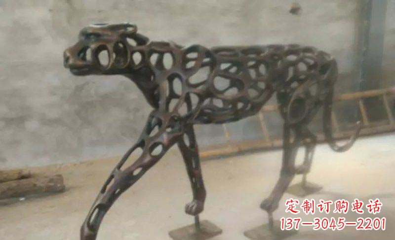 温州珍贵的豹雕塑——金钱豹公园的标志