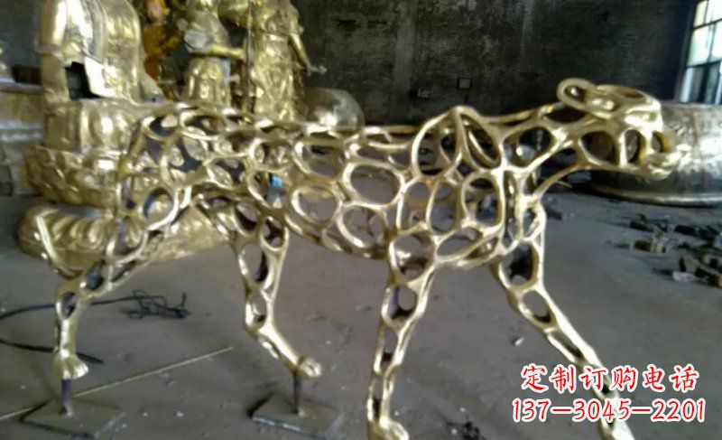 温州静谧的金钱豹雕塑