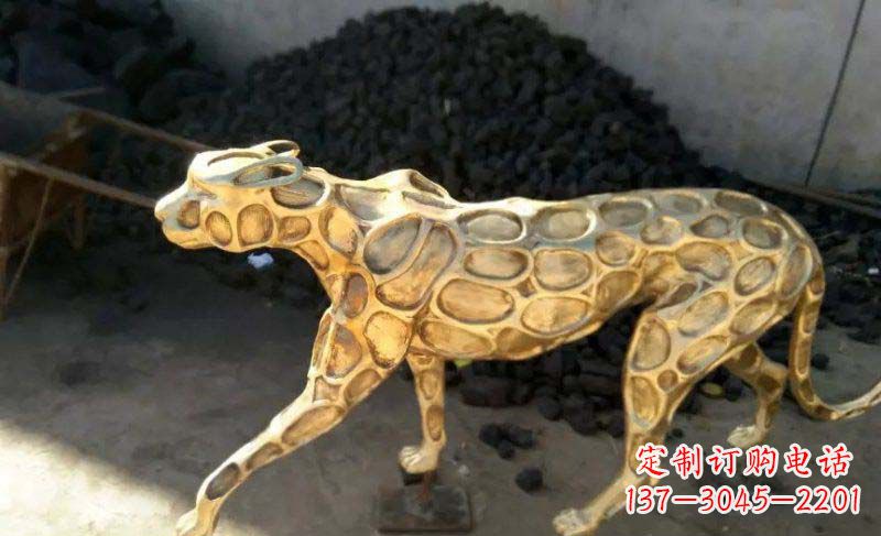 温州雄健的豹雕塑