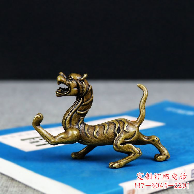 温州金色纯铜铸造的白虎雕塑