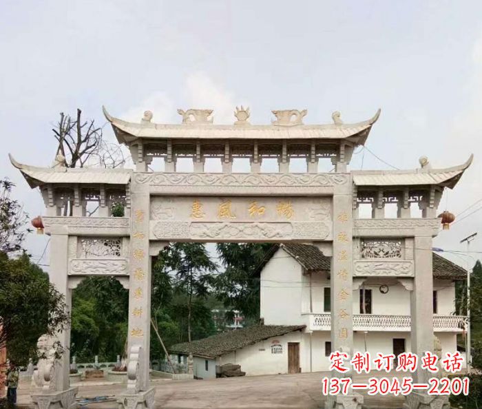 温州村口三门石雕牌楼精美的雕塑杰作