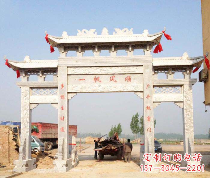 温州村庄大理石三门牌坊石雕。