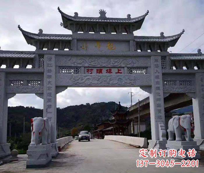 温州村庄三门五楼石雕牌坊