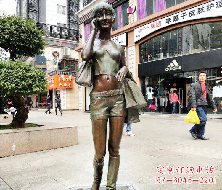温州打电话逛街的女孩铜雕