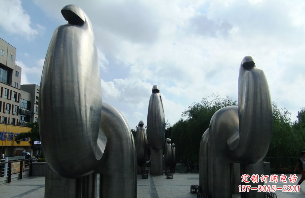 温州大型不锈钢抽象骆驼雕塑
