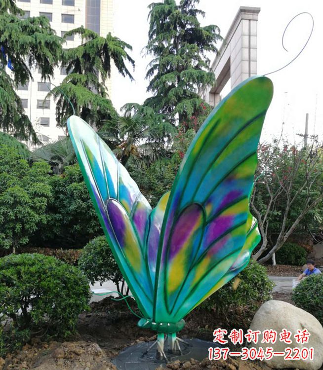 温州华丽璀璨的蝴蝶彩绘雕塑