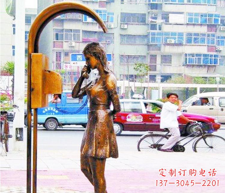 温州电话亭打电话的女孩铜雕