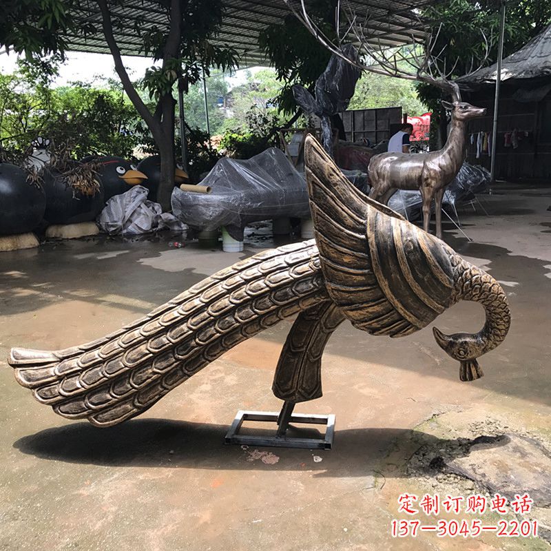 温州仿铜玻璃钢定制孔雀雕塑