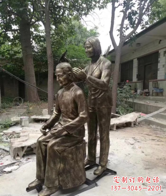 温州纪念母亲的传统铜雕梳头人物
