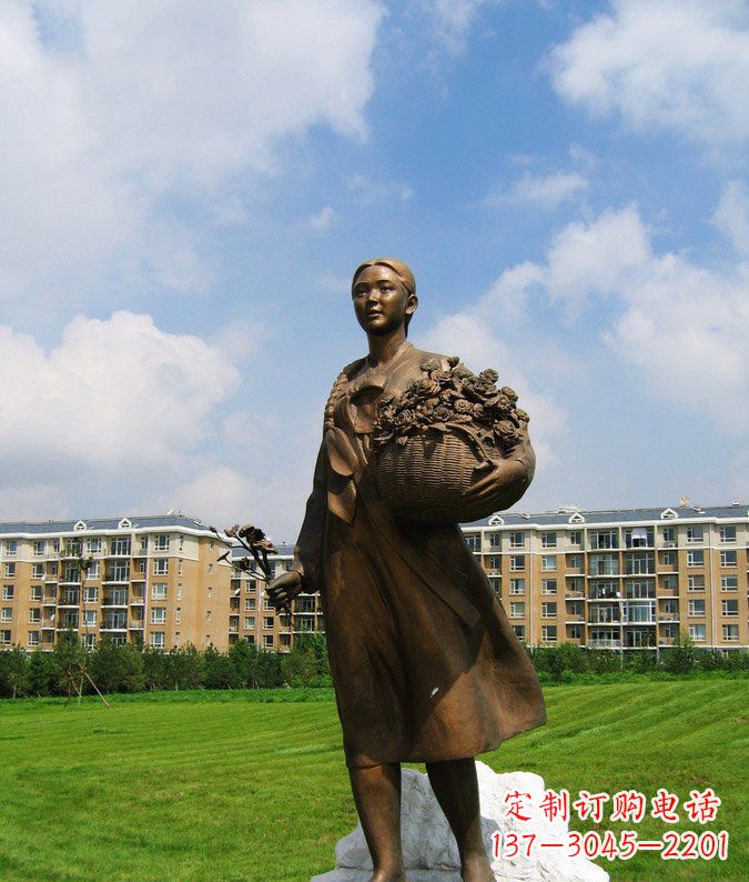 温州公园抱着花篮的少数民族女孩人物铜雕