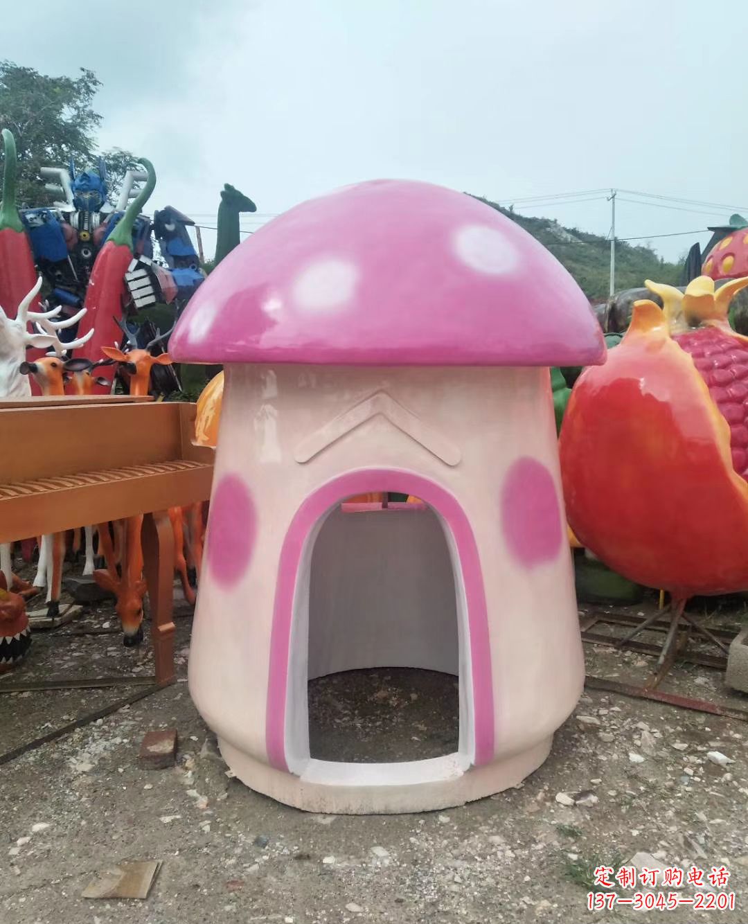 温州精致彩绘蘑菇屋雕塑