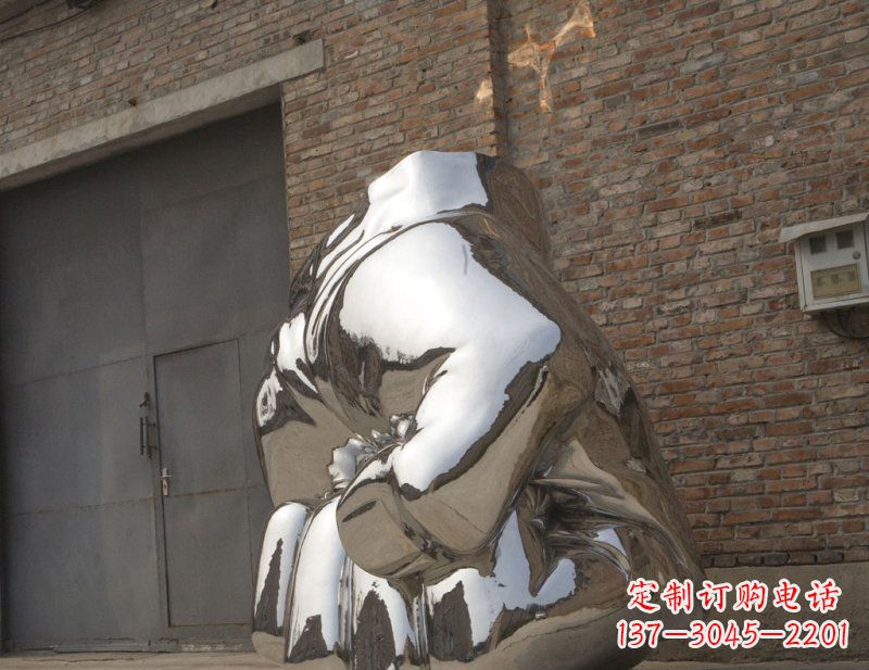温州冰冷威力,让精神抖动的不锈钢拳头雕塑