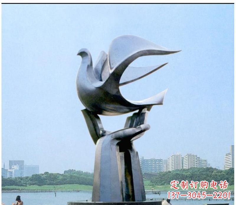 温州公园不锈钢手托和平鸽雕塑