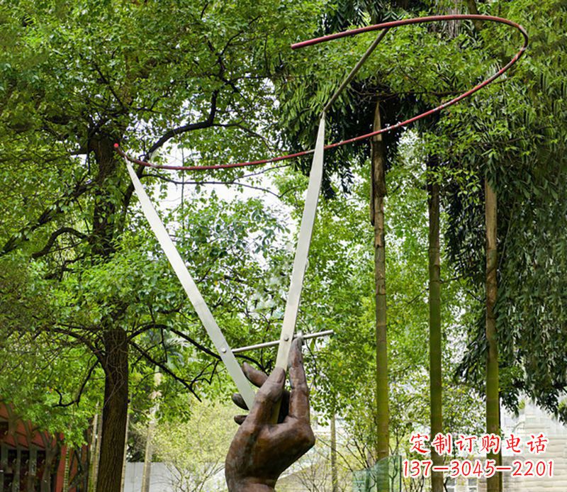 温州不锈钢圆规雕塑展示精致繁华
