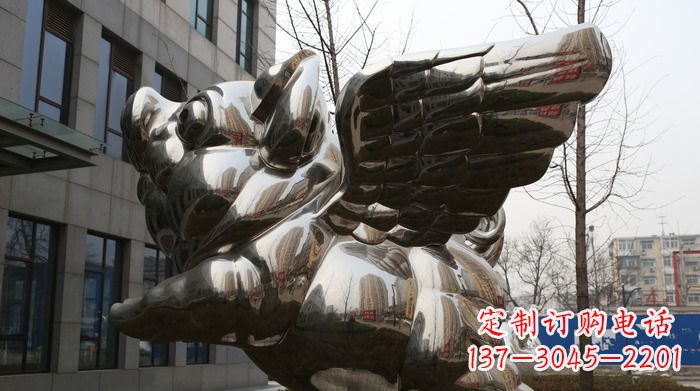温州精美不锈钢大翅膀猪景观雕塑