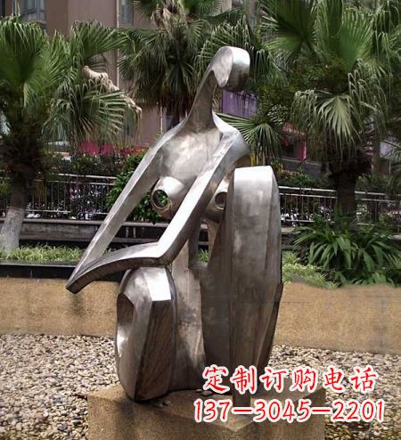 温州公园不锈钢坐着的抽象女人雕塑