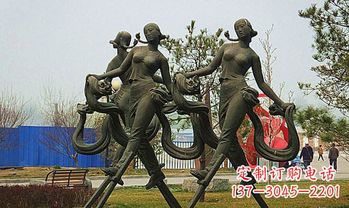 温州公园踩高跷的女孩人物铜雕