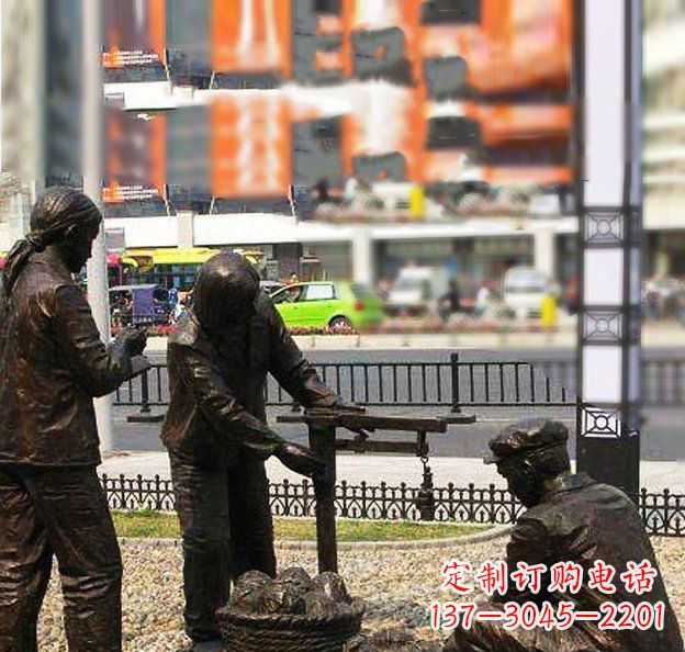 温州公园称白菜的人物小品铜雕