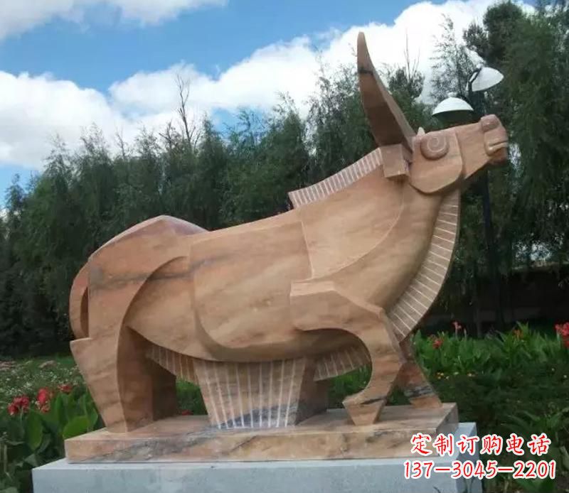 温州公园抽象动物牛石雕