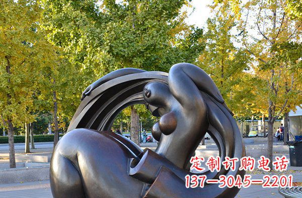 温州公园抽象女人人物铜雕