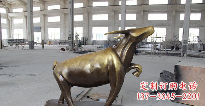 温州公园抽象小牛动物铜雕