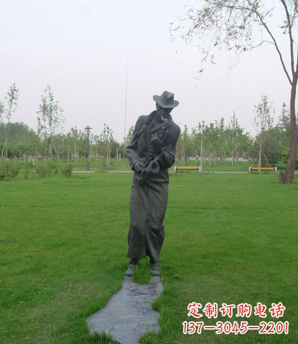 温州公园吹萨克斯人物铜雕
