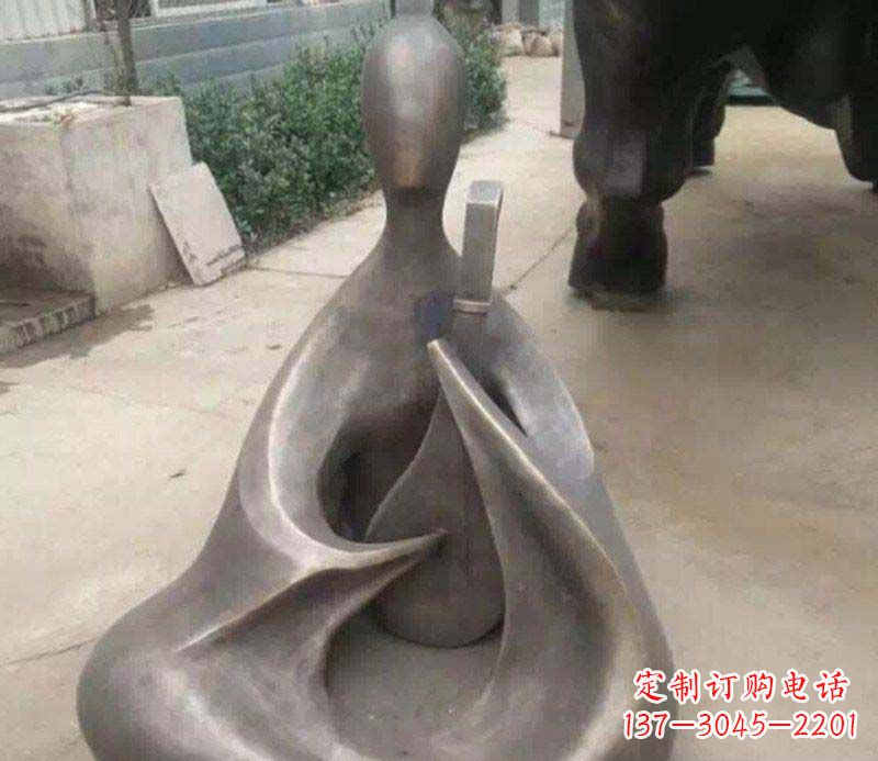 温州抽象景观弹琵琶铜雕