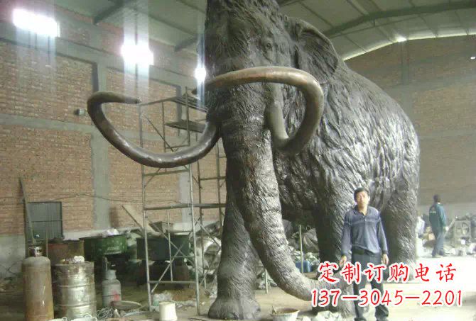 温州公园动物长毛象铜雕