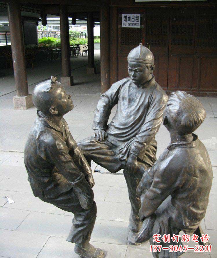温州铜雕男孩斗鸡小品雕塑