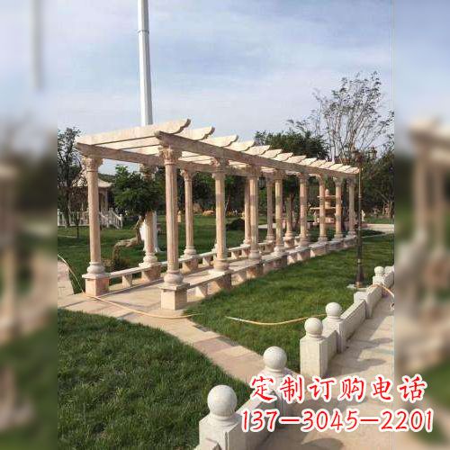温州增添公园美景的长廊石雕