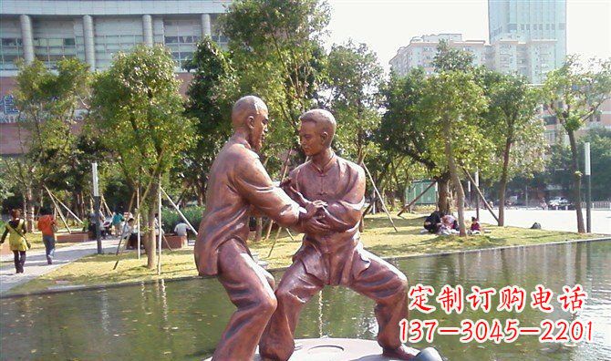 温州公园练太极拳的人物铜雕