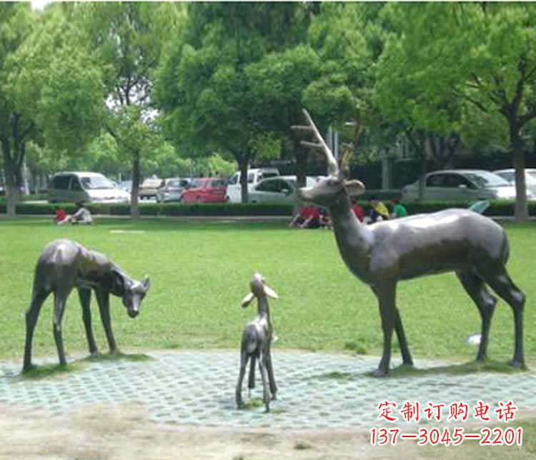 温州梦幻般的雕塑——梅花鹿一家三口铜雕