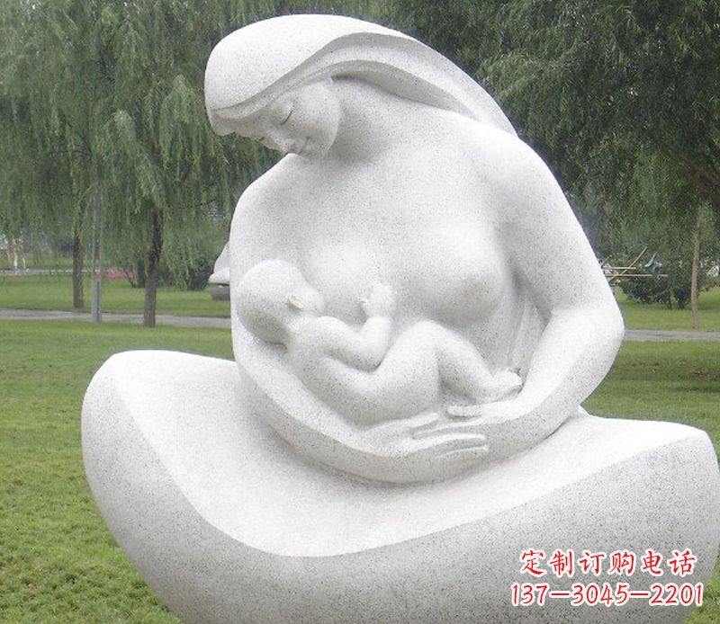 温州公园母亲喂奶石雕