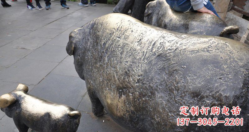 温州公园精美母子猪铜雕