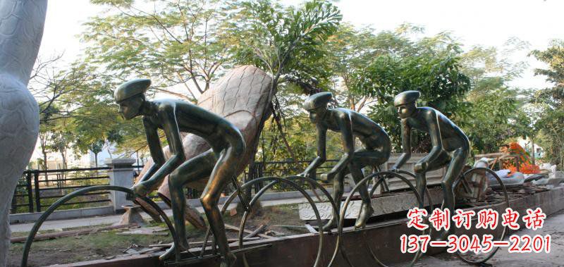 温州公园骑自行车的人物景观铜雕