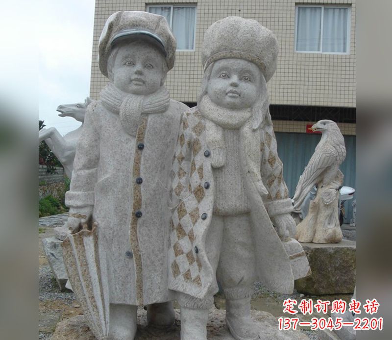 温州公园情侣人物石雕