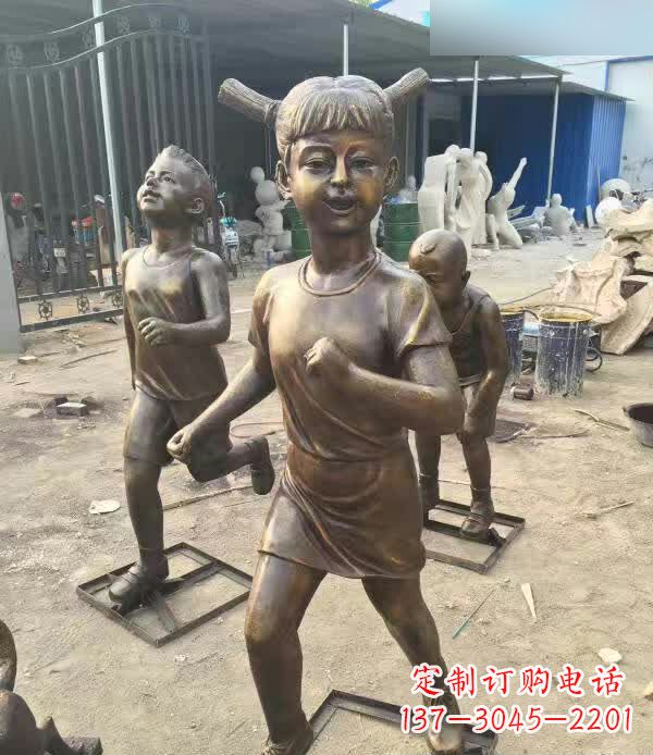 温州铜雕童年小狗陪伴儿童奔跑的时光