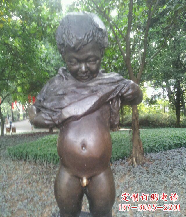 温州萌动活泼的男孩铜雕塑