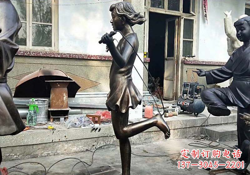温州公园跳绳小女孩铜雕