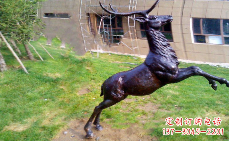 温州公园跳跃的鹿动物铜雕