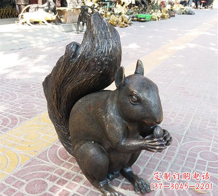 温州公园铜雕松鼠