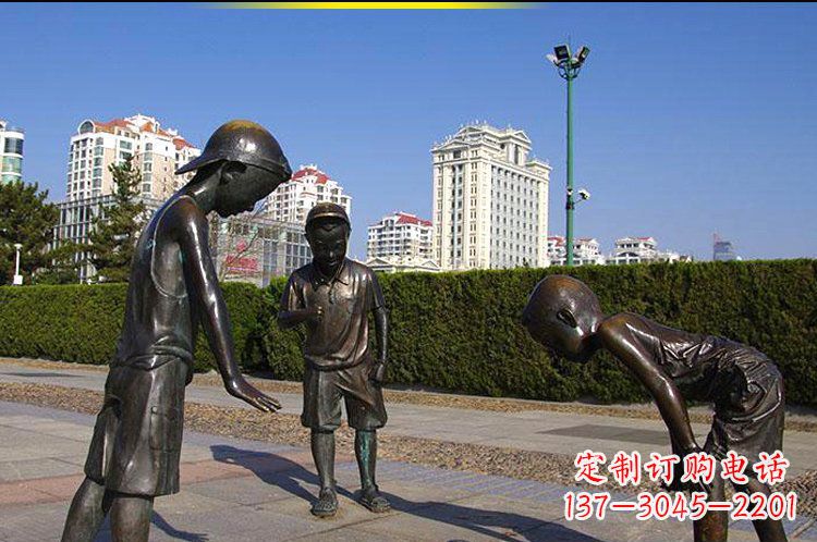 温州公园玩陀螺人物玻璃钢仿铜雕塑