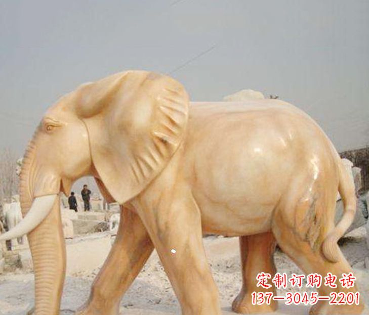 温州公园晚霞红大象雕塑