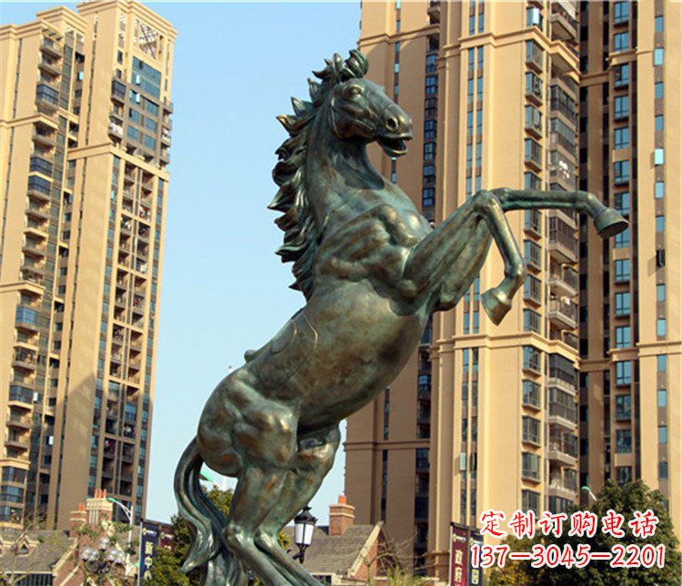 温州公园小区立马动物铜雕