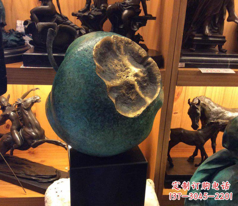 温州铜质可爱苹果雕塑