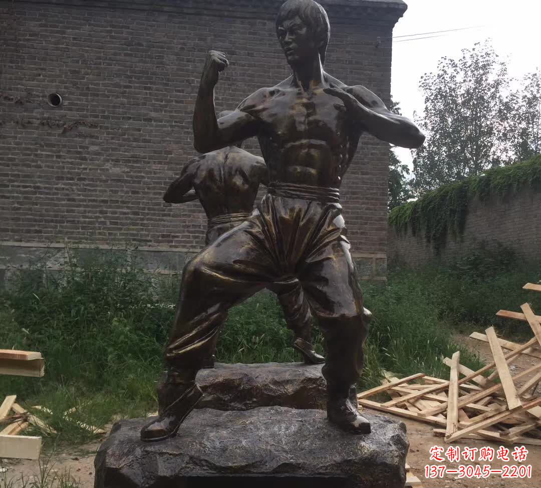 温州令人叹为观止的李小龙铜雕