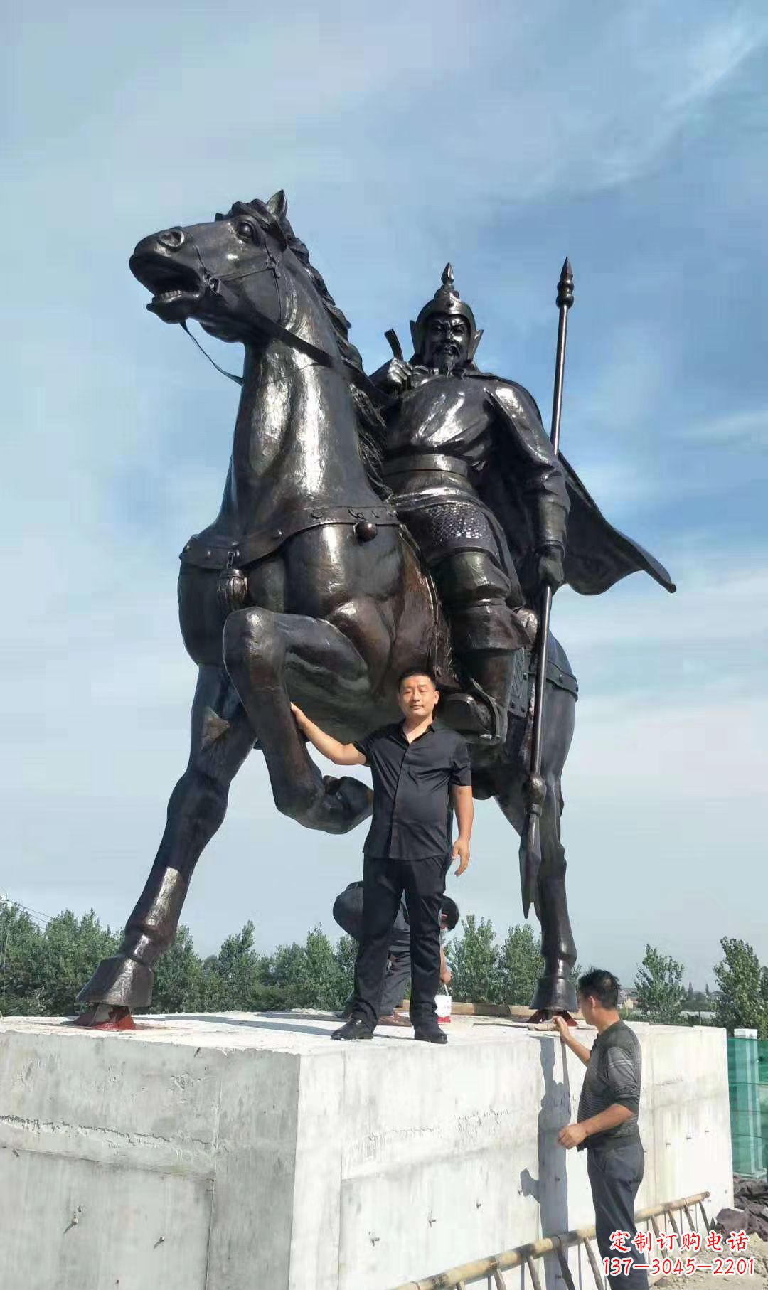 温州以古代骑马将军为灵感的铜雕
